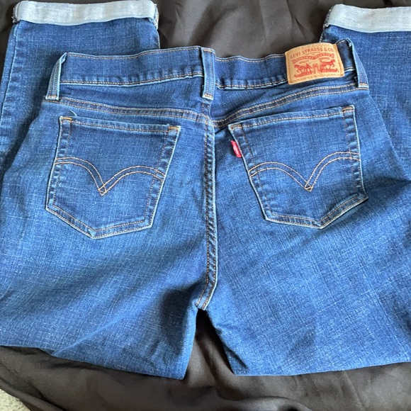 Levi capris - Picture 3 of 3